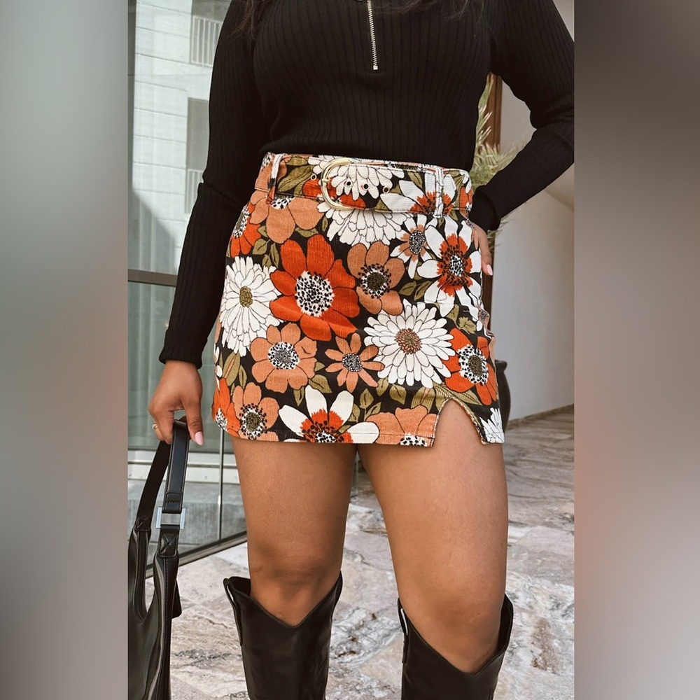 Tyra Belted Skirt Size Medium.